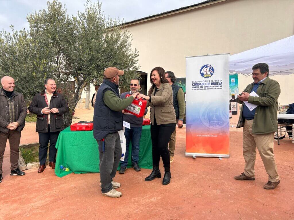 Nuestros viticultores Miguel Ángel Pichardo y José Antonio Martín, segundo y quinto clasificados del III Concurso de Poda de Viñedo ‘Condado de Huelva’ 